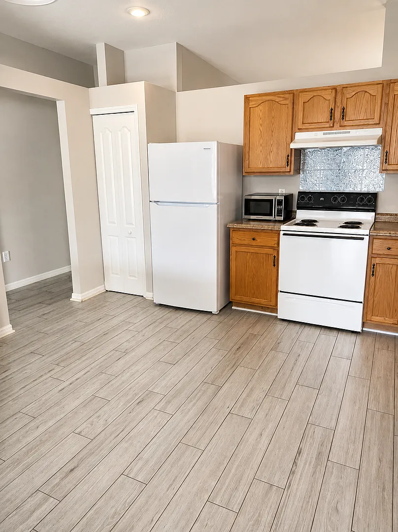 3-Bedroom Home in Lexington Oaks Golf Community Prime Wesley Chapel Location — Photo 4