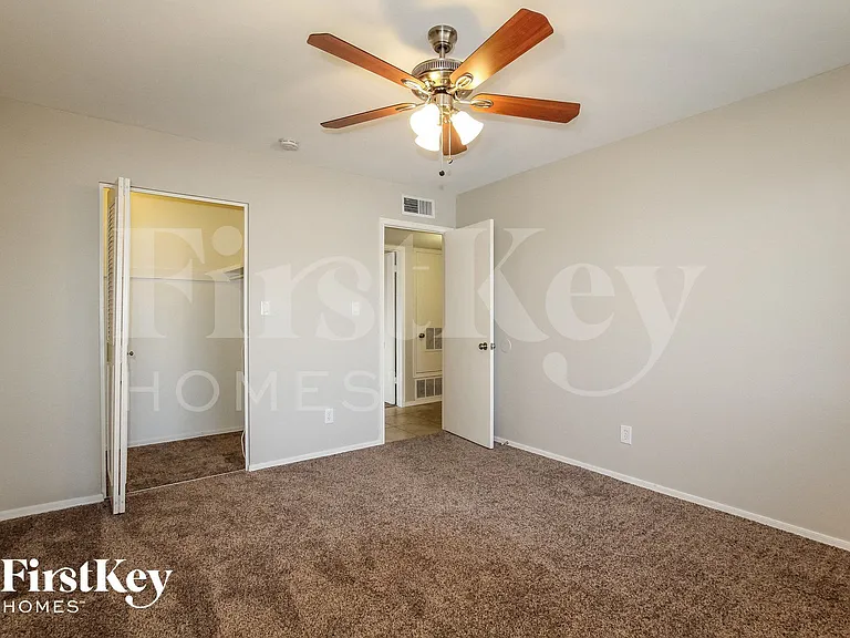 4237 W Brown St — Photo 9