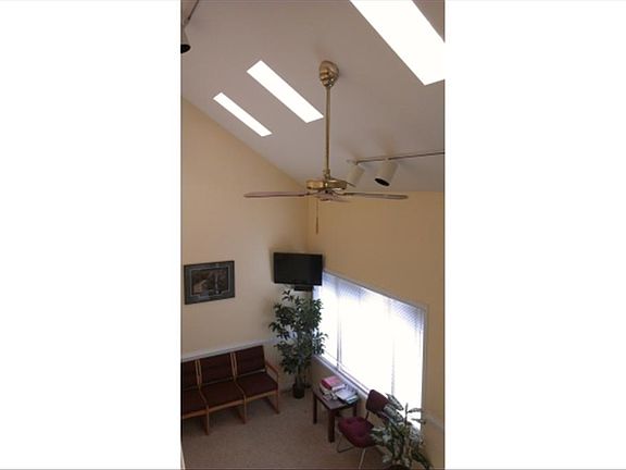 4th image of 400 Southlake Blvd Ste K