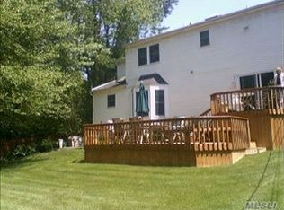 51 Brilner Dr, Smithtown, NY 11787