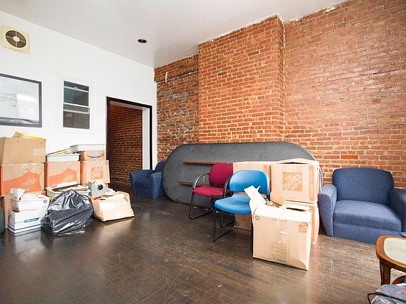 3rd image of 234 Meserole St Fl 1
