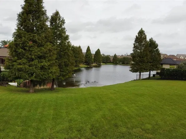 99 Bocage Lake Dr, Baton Rouge, LA 70809