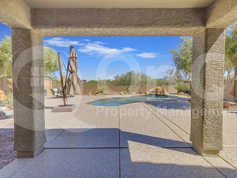 2561 N Hawthorn Dr — Photo 55