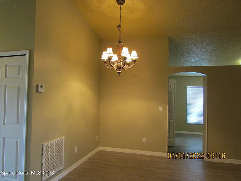 700 Benton Dr — Photo 6