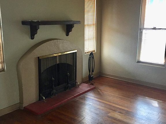 2nd image of 2209 E Hawthorne St