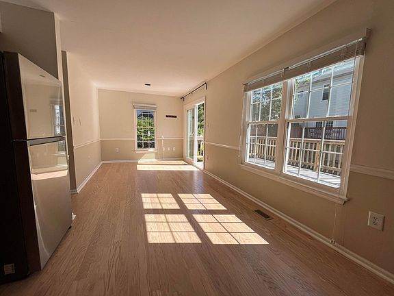 kitchen/breakfast area with deck access