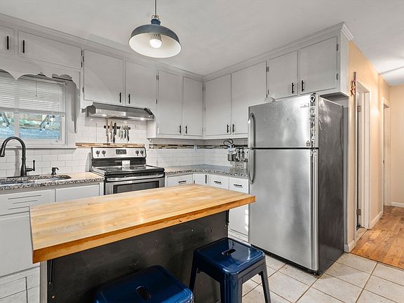 4th image of 78 Marble Ave