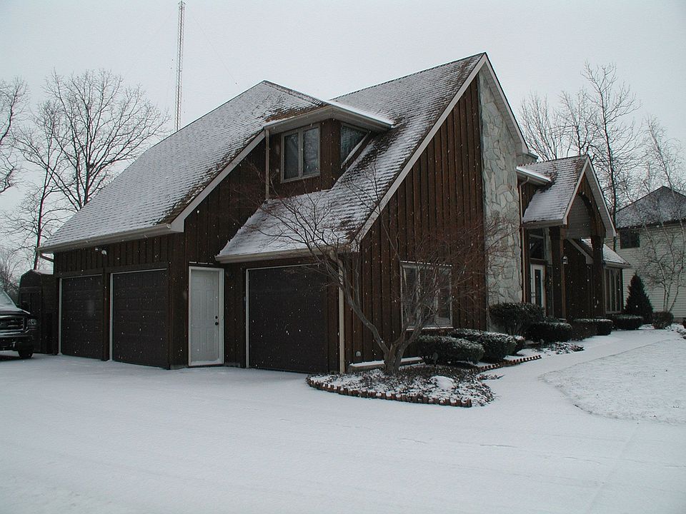 Side view of garage