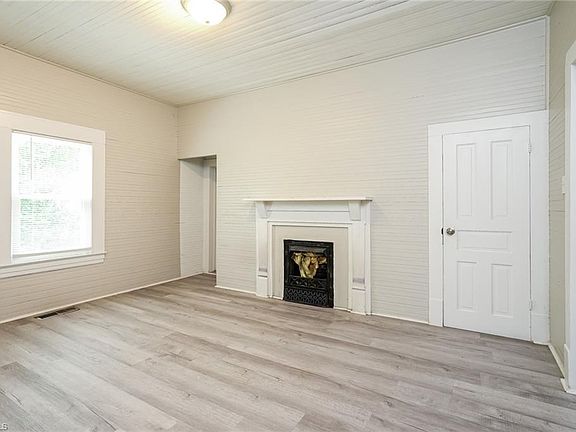 4th image of 1504 Cloverdale St