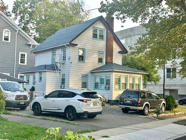 363 Belleville Ave #2 — Photo 1