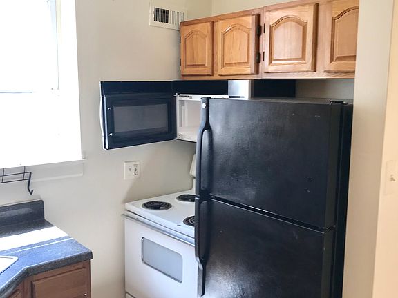 4th image of 1422 N Willington St #2