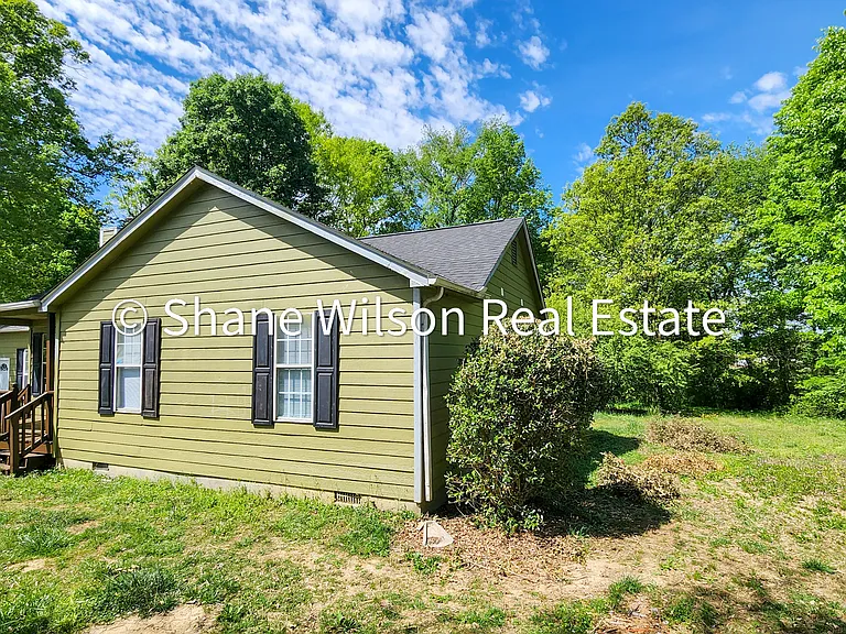 162 Shawn Ln — Photo 2