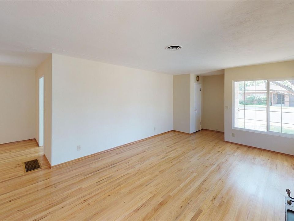 1st image of 621 Holly Dr