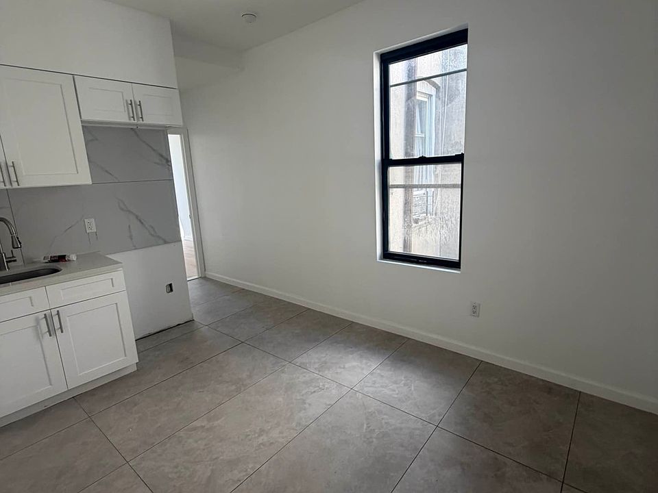 1st image of 1691 Linden St Floor 2