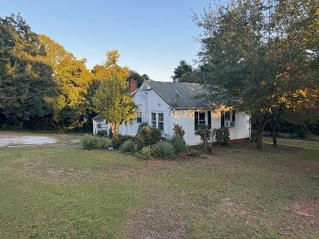 540 Grove Rd — Photo 3