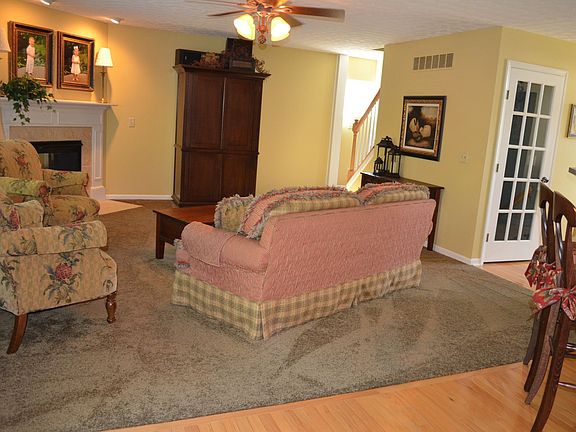 Living Room/ Fireplace