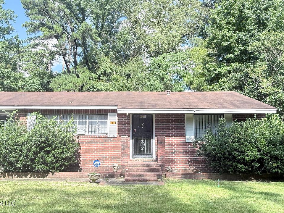 1st image of 2904 Woodside Dr