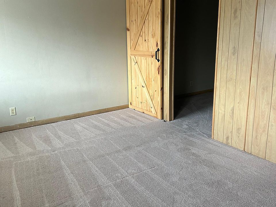 Bedroom with Barndoor