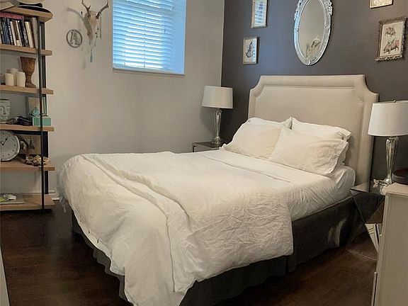 3rd image of 647 Irvine Ave #103