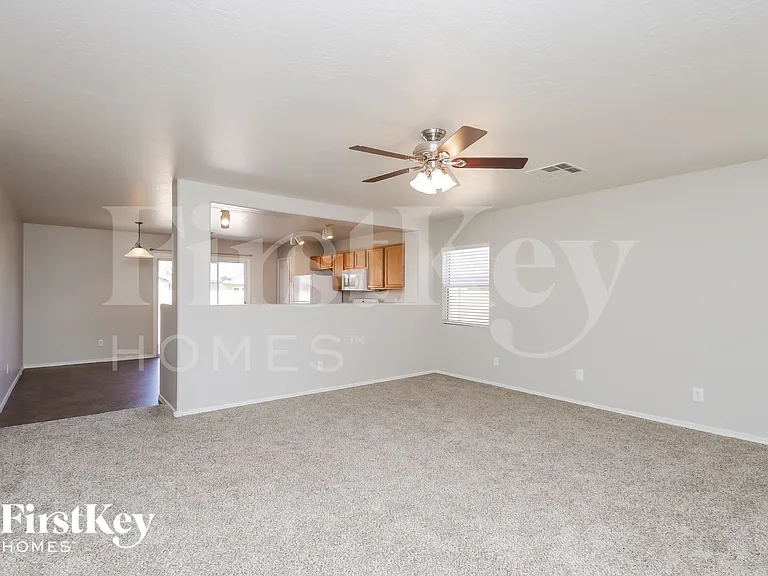 2532 E Olivine Rd — Photo 4