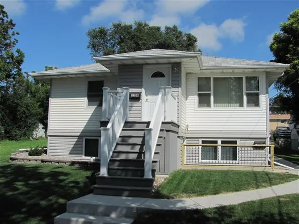 1306 1st St NW, Mandan, ND 58554