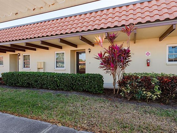 3rd image of 1701 Pinehurst Rd APT 17D