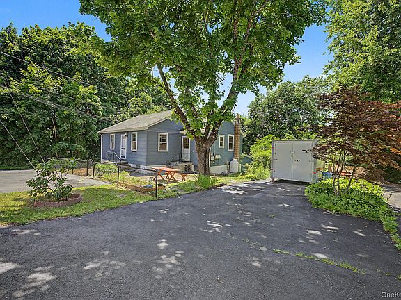 2nd image of 121 Putnam Drive