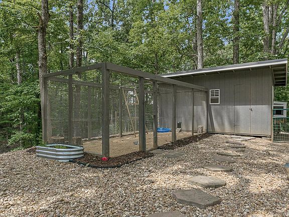 3rd image of 121 County Road 465
