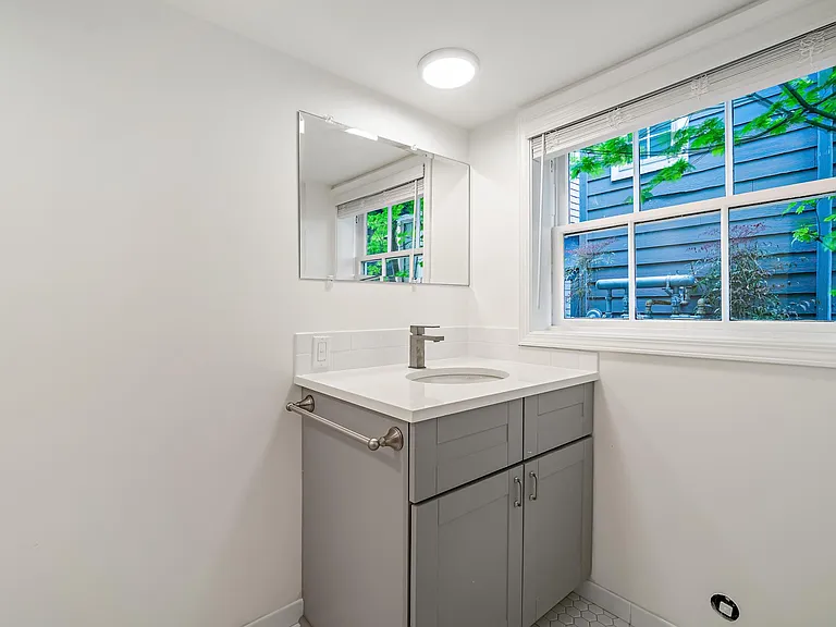2203 Nob Hill Ave N #1 — Photo 8