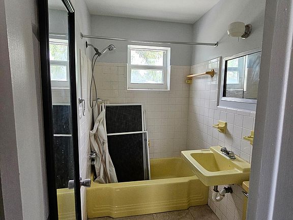 3rd image of 509 2nd Ave S