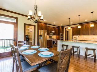 14711 Brookview Dr, Urbandale, IA 50323