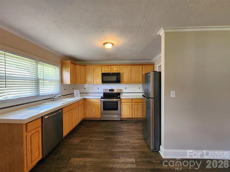 1052 Rembrandt Dr SW — Photo 4