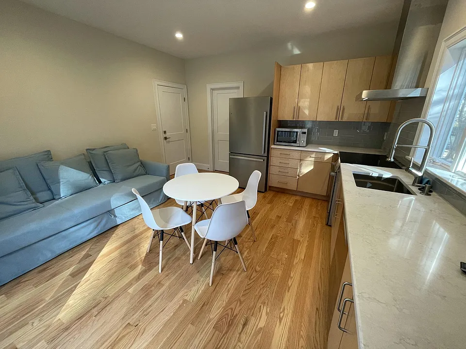 26 Colony Rd #2
