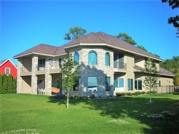 9960 Lake Ave S, Spicer, MN 56288
