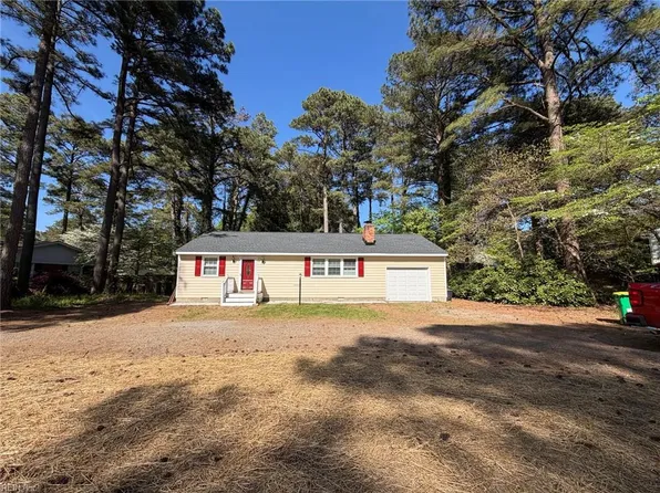 8331 Circle Dr, Hayes, VA 23072