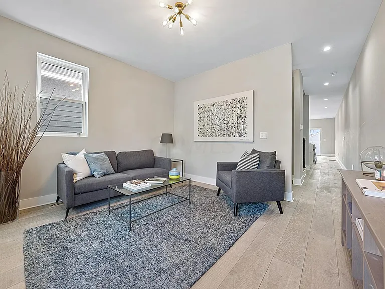 845 Summit St — Photo 24