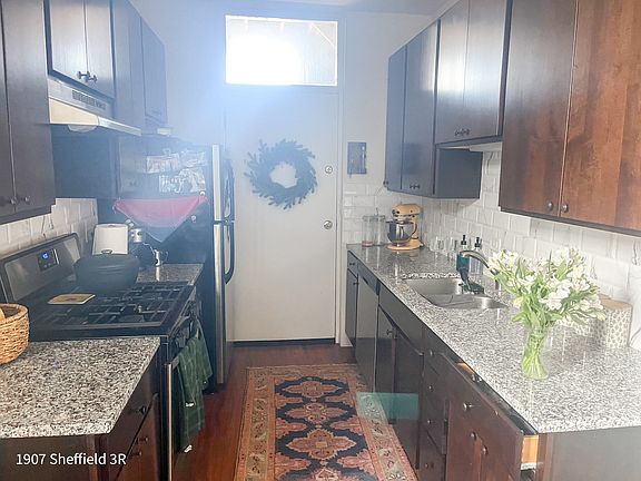 3rd image of 1907 N Sheffield Ave APT 2r