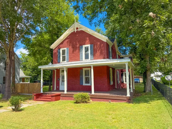 305 E Virginia Ave, Crewe, VA 23930