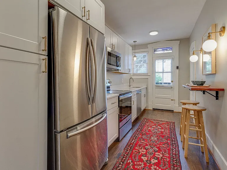 1711 18th Ave S #F2 — Photo 1