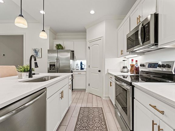 4th image of 9251 Asoka Ave