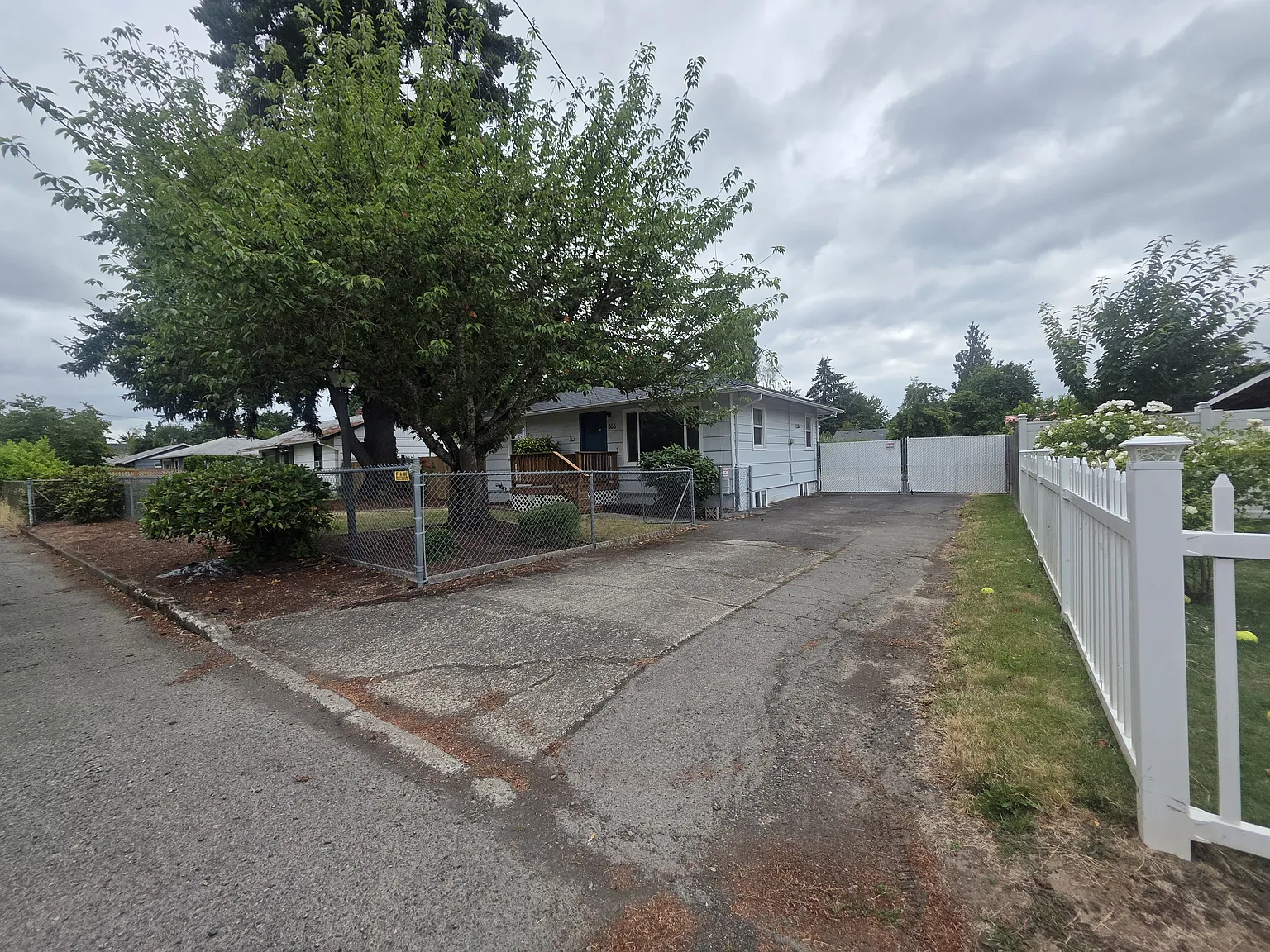 2 bed, 1423 sqft, $2,225 — Photo 2