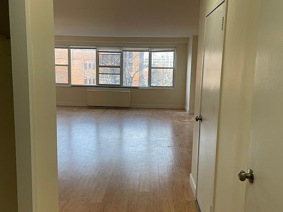 5th image of 225 Saint Pauls Ave APT 3C