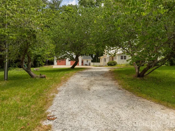100 Cannon Dr, Hendersonville, NC 28792