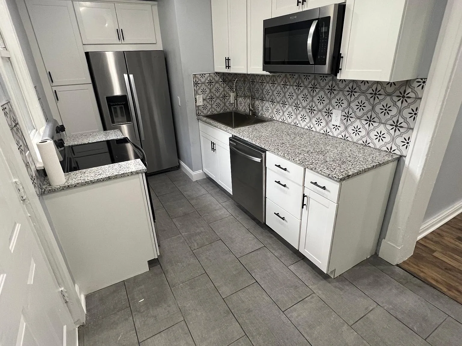 2 bed, $1,300 — Photo 1