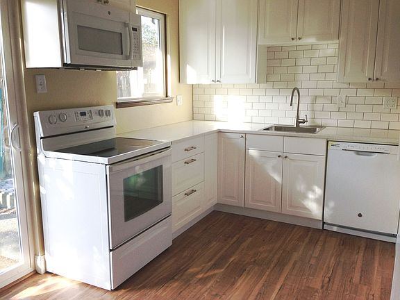 2nd image of 5705-5707 SE Belmont St #7