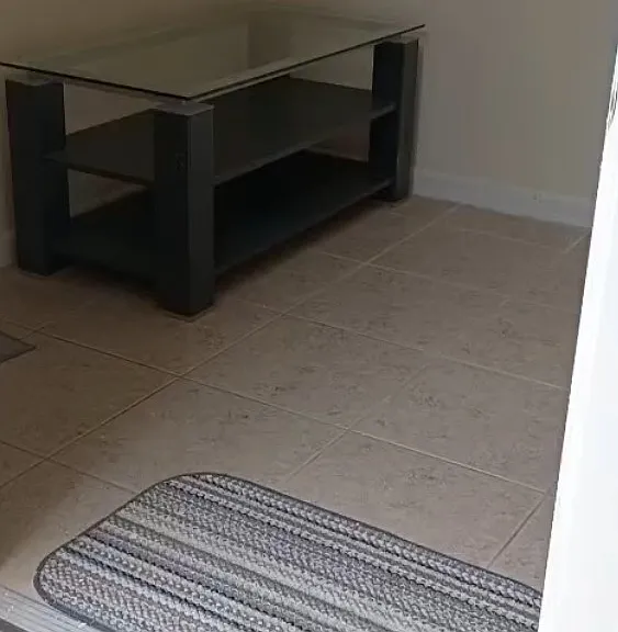 ENTRANCE WITH COFFEE TABLE