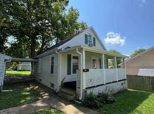 202 1/2 Packard St, Bloomington, IL 61701