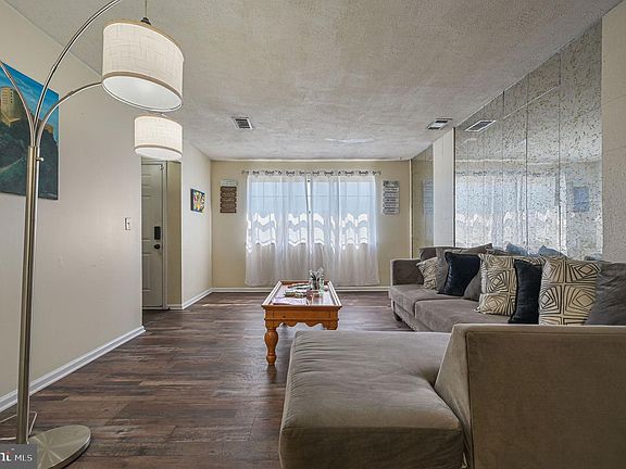 5th image of 1411 S Hancock Ave
