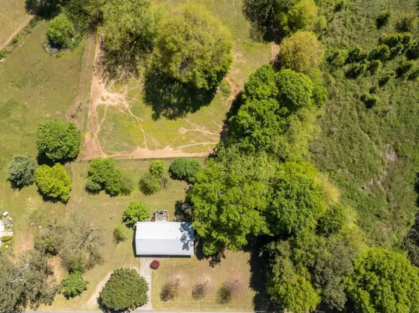 151 Ginn St, Carnesville, GA 30521