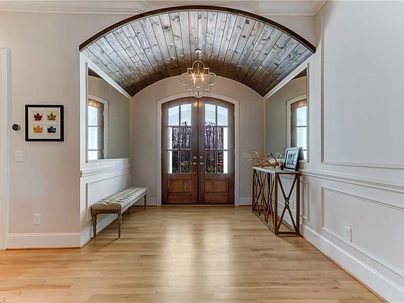 4th image of 8 Whaton Oaks Ct